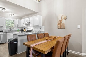 Fridge, microwave, oven, stovetop - Pool and Tennis Courts | Fire-Pit | Infinity Game Table (Wake Forest)