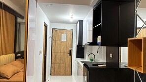 Studio, quang cảnh bến du thuyền | Bàn, truy cập Internet không dây miễn phí