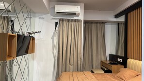Studio, quang cảnh bến du thuyền | Bàn, truy cập Internet không dây miễn phí