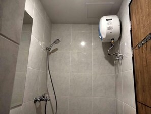 Studio, quang cảnh bến du thuyền | Phòng tắm | Buồng tắm vòi sen, đồ dùng nhà tắm miễn phí, giấy vệ sinh