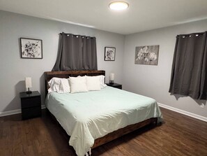 3 chambres, fer et planche à repasser, lit parapluie, Wi-Fi gratuit