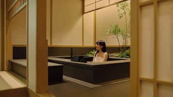 Midori Deluxe | Private spa tub