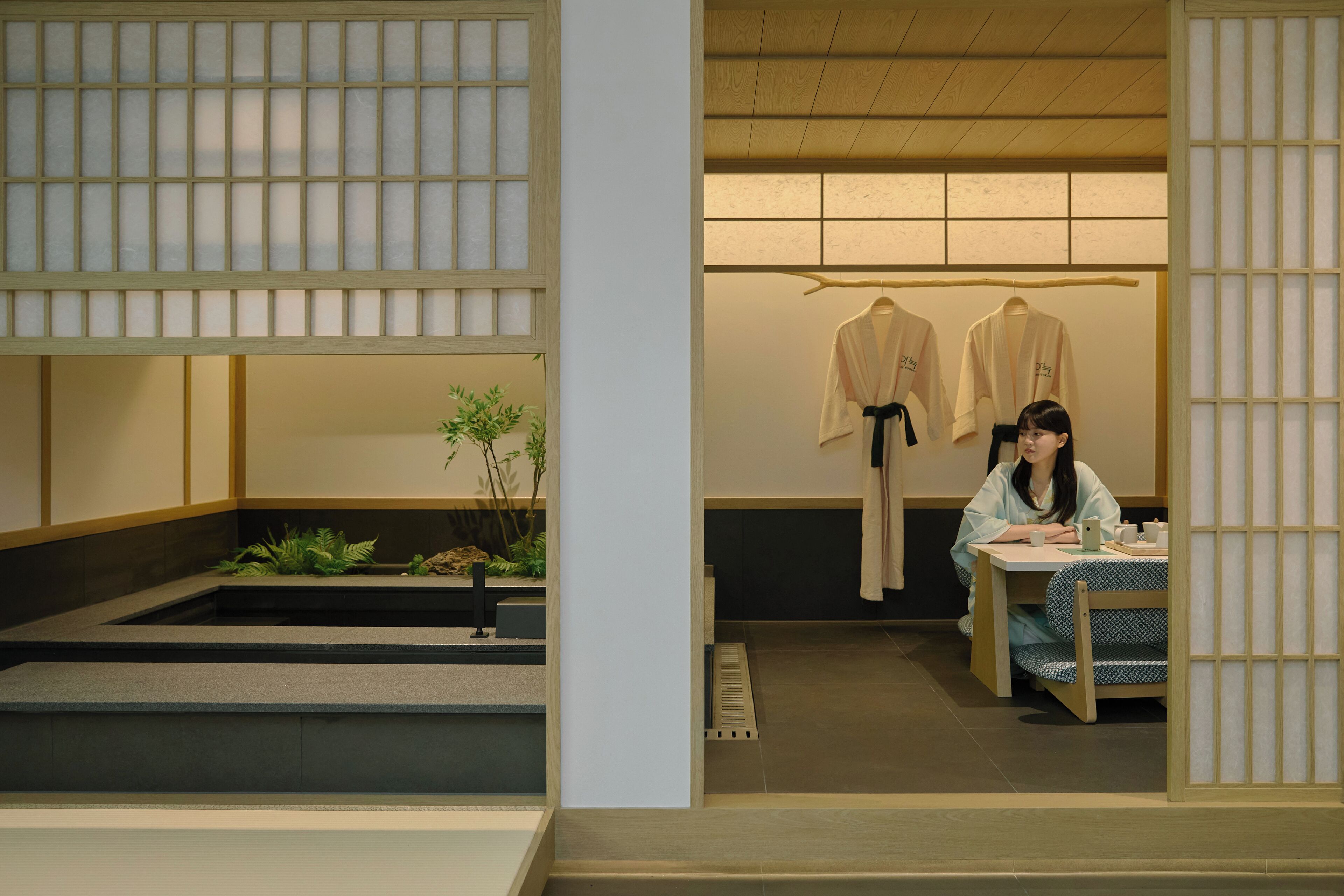 미도리 디럭스 | 고급 침구, 암막 커튼, 방음 설비, 무료 WiFi