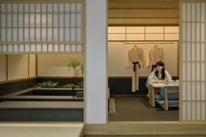 Midori Deluxe | Premium bedding, blackout drapes, soundproofing, free WiFi - Anook Ryokan Hotel Songtan (Pyeongtaek)