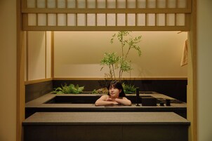 Midori Deluxe | Private spa tub