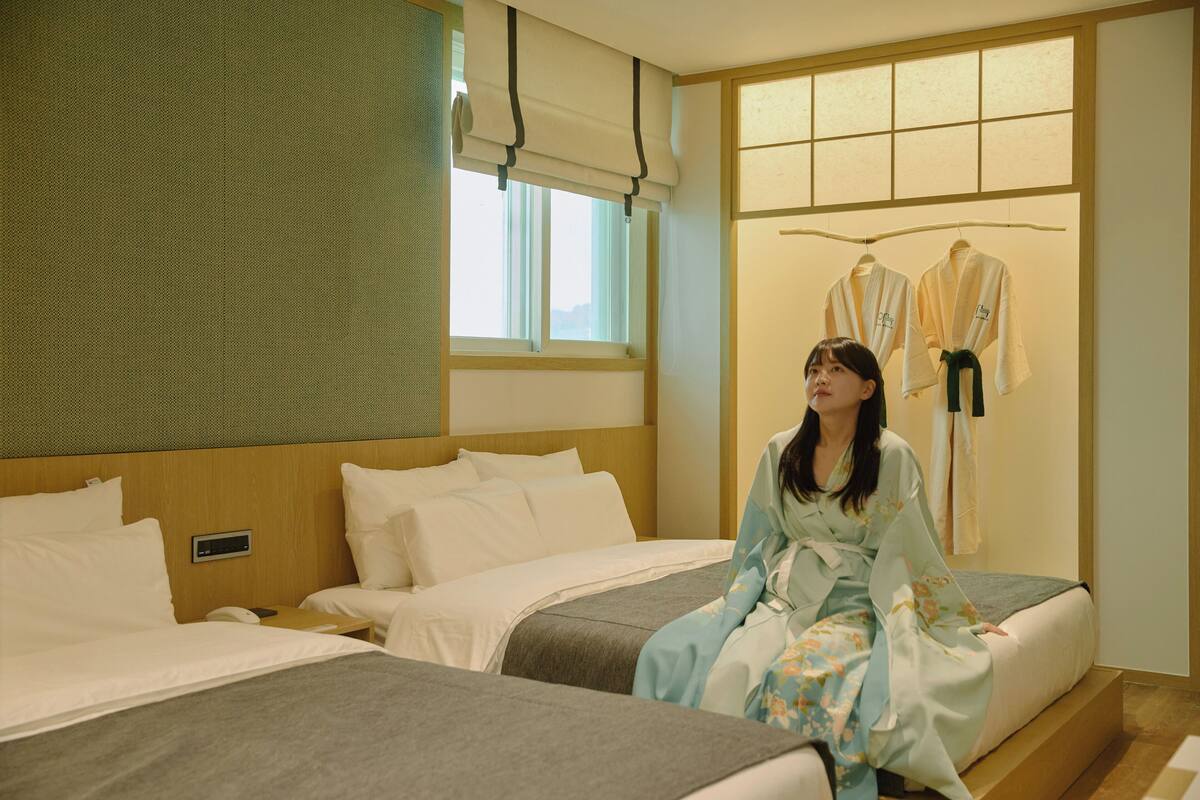 Premium bedding, blackout curtains, soundproofing, free WiFi