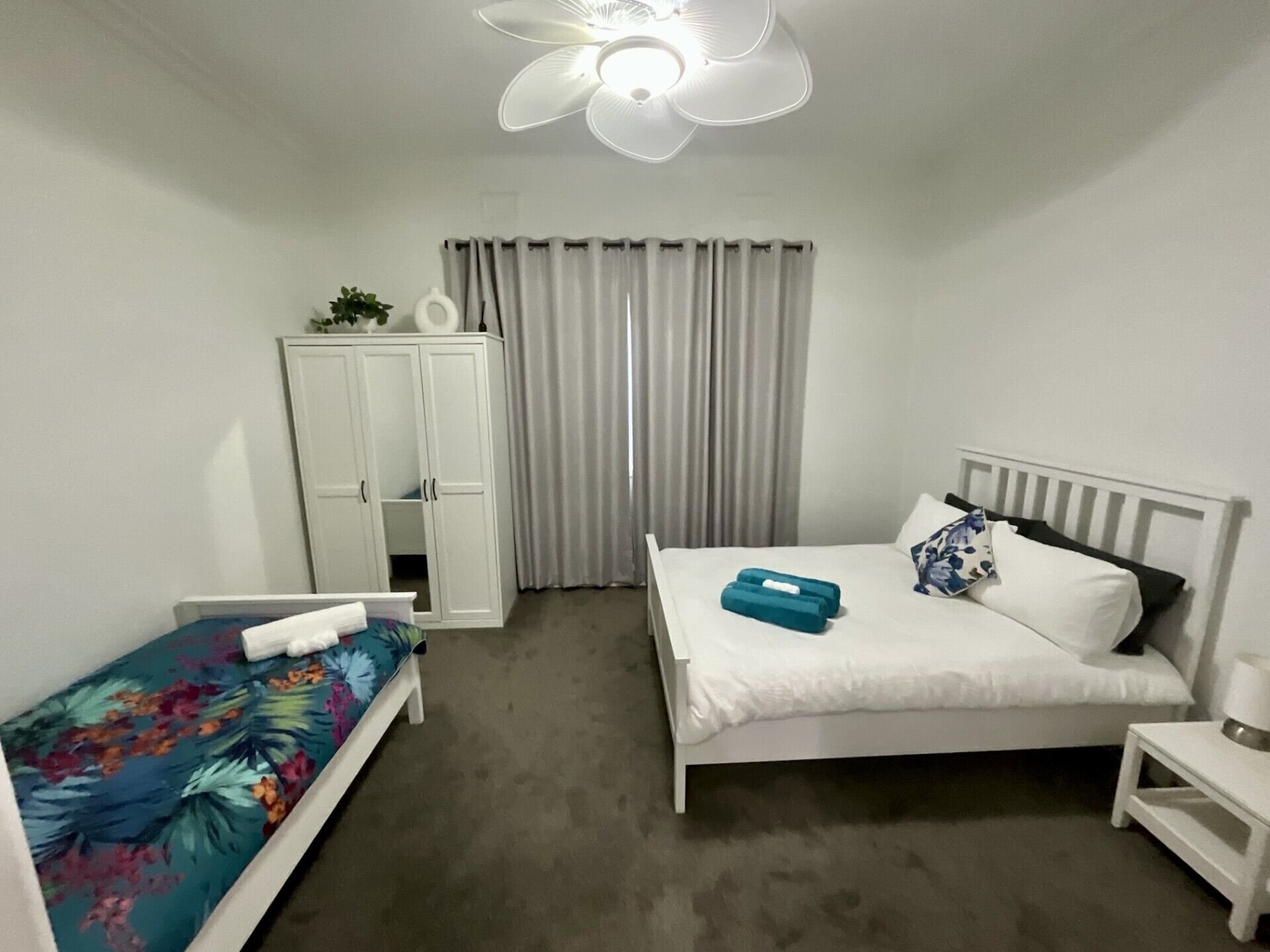 2 多间卧室、熨斗/熨衣板、WiFi、床单