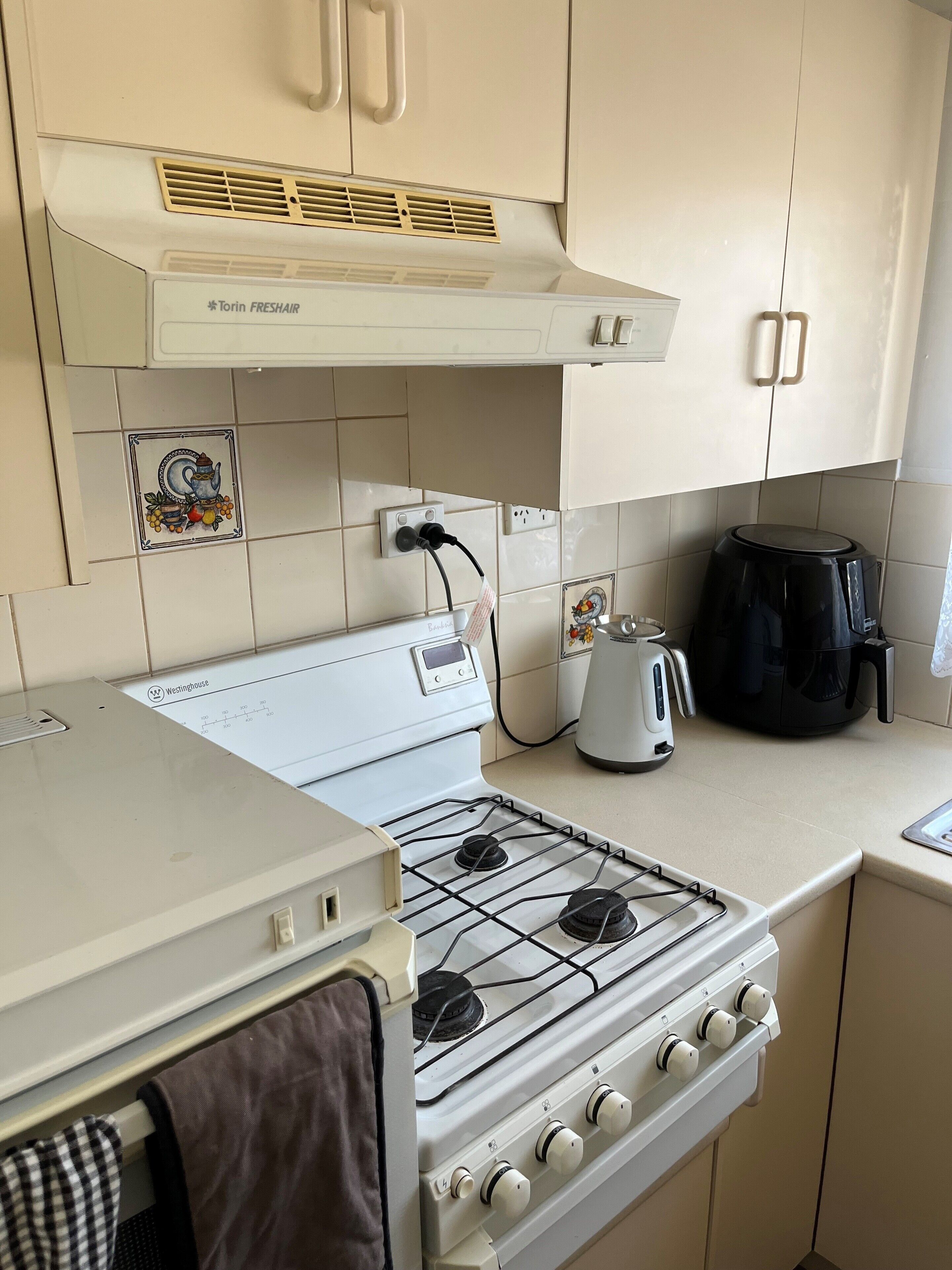 Micro-ondes, four, plaque de cuisson