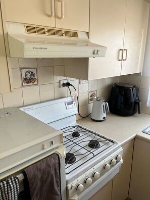 Mikroaaltouuni, uuni, liesi