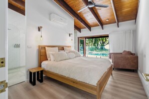 5 bedrooms, iron/ironing board, travel crib, WiFi - Driftwood Beachfront Luxury (Wonga Beach)