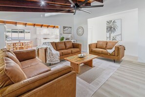 TV - Driftwood Beachfront Luxury (Wonga Beach)