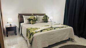 Verduisterende gordijnen, geluiddichte muren