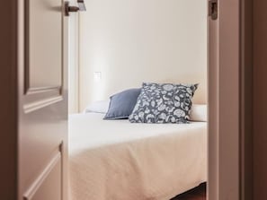 2 chambres, fer et planche à repasser, accès Internet, draps fournis