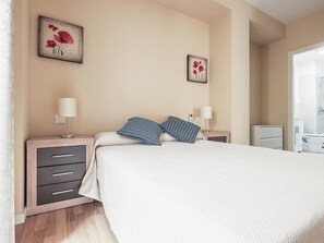 2 bedrooms, iron/ironing board, Internet, bed sheets - 2 BR Elegant a in the most authentic Seville (sevilla)