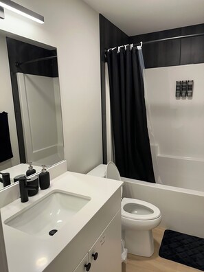 Towels, soap, toilet paper - Bright, Modern Getaway Near All The Action (Edmonton)