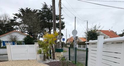 Maison pilotis 12 pers 50m mer