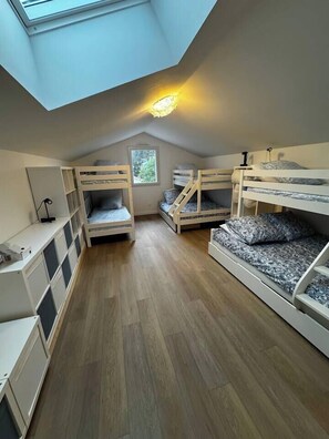 3 bedrooms, iron/ironing board, travel cot, free WiFi