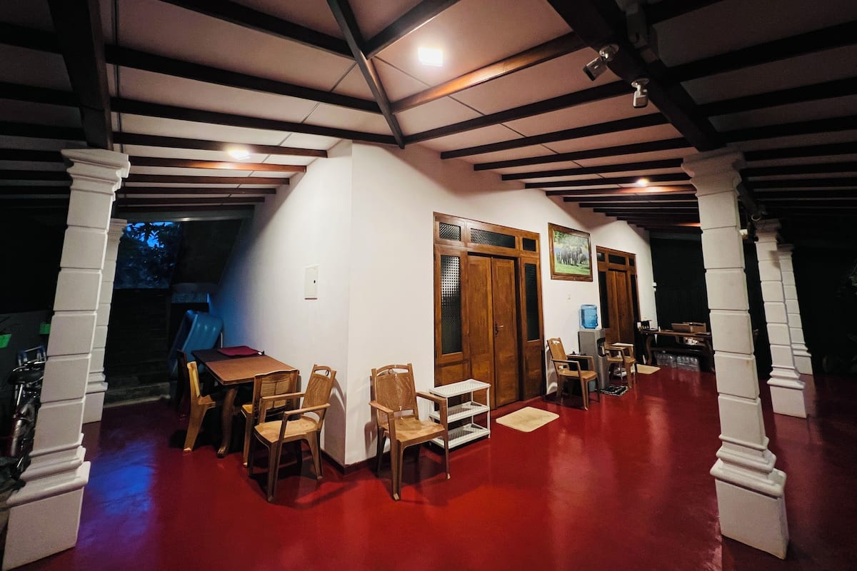 Soundproofing, free WiFi, bed sheets