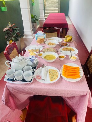 Petit déjeuner continental (600 LKR par personne)