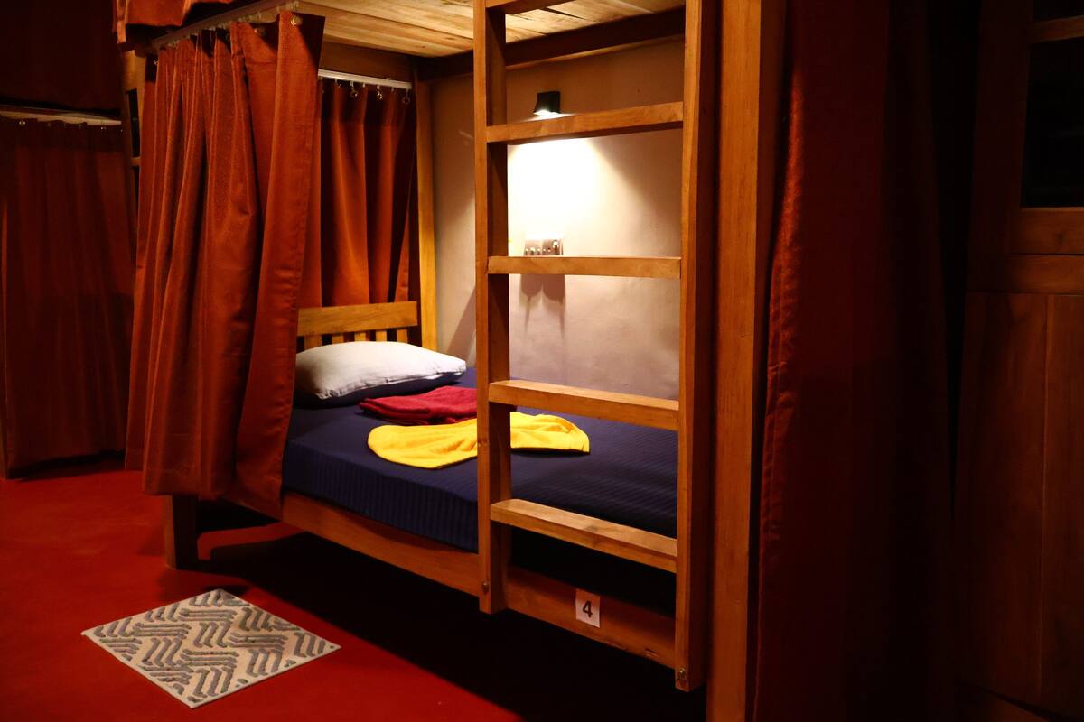 Quartos à prova de som, Wi-Fi de cortesia, roupa de cama