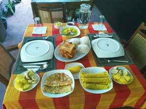 Daily continental breakfast (LKR 600 per person)