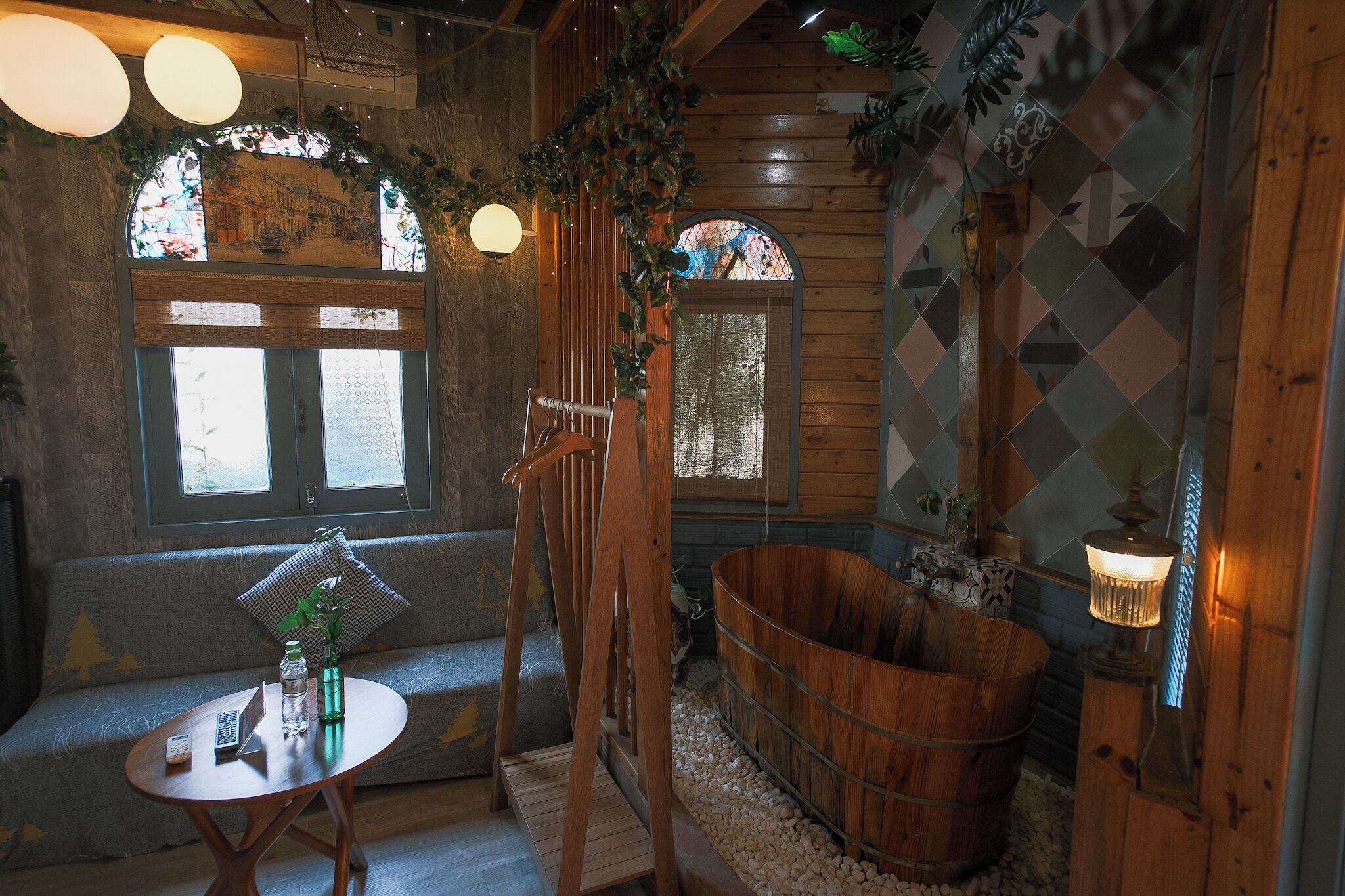 Executive Room, 1 Queen Bed, Bathtub, City View | Bathroom | Free toiletries, hair dryer, slippers, bidet