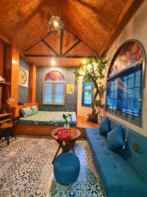 Rom – premier, 1 queensize-seng | Allergitestet sengetøy, minibar og individuelt dekorert