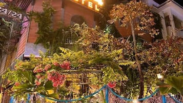 Façade de l’hébergement - soirée/nuit