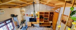 Signature-Dreibettzimmer | Individuell dekoriert, individuell eingerichtet, Schreibtisch