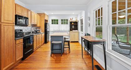 Colgan Cottage in Horse Country