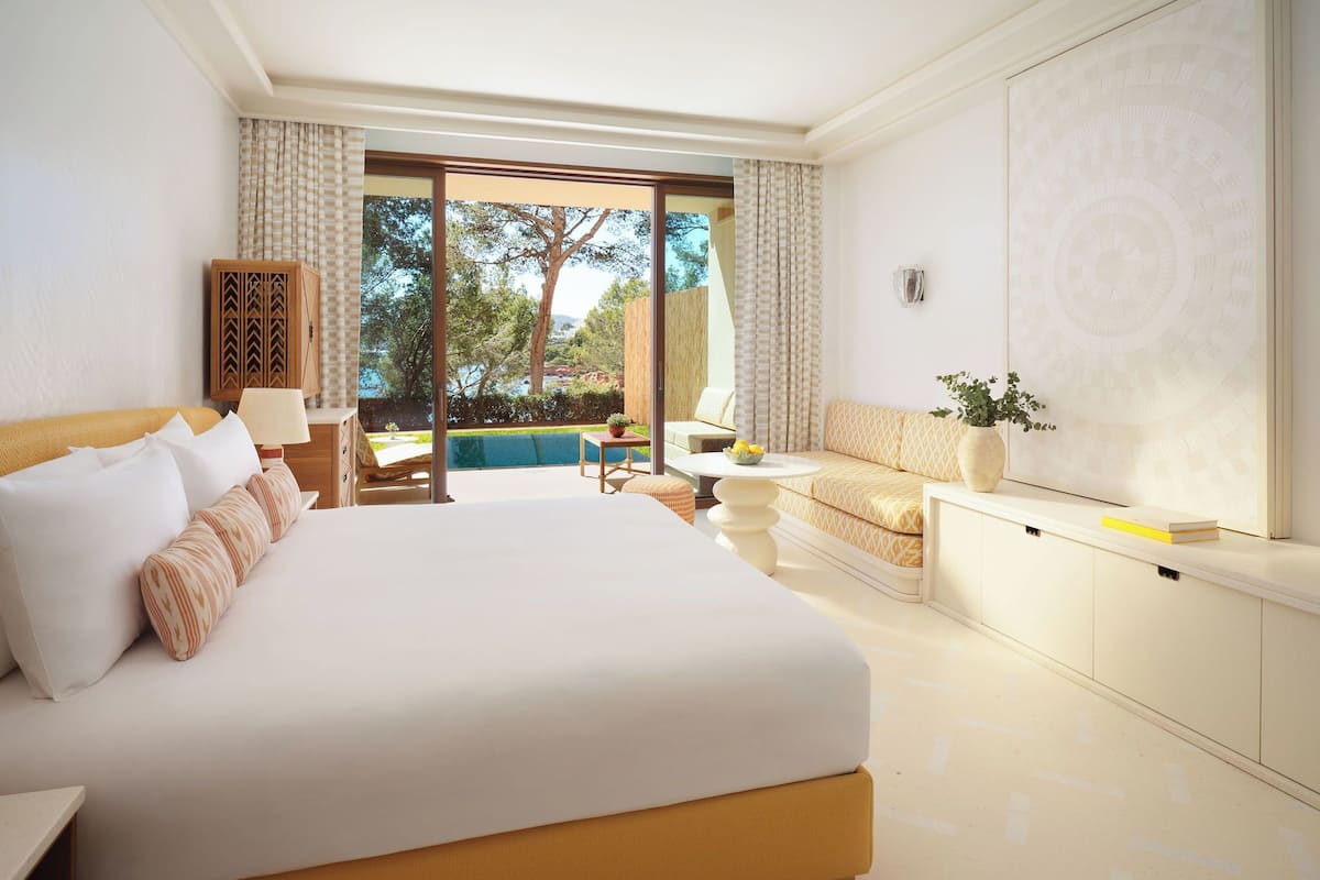 Deluxe Room, Garden View (with Plunge Pool) | Minibar, in-room safe, individually decorated, individually furnished