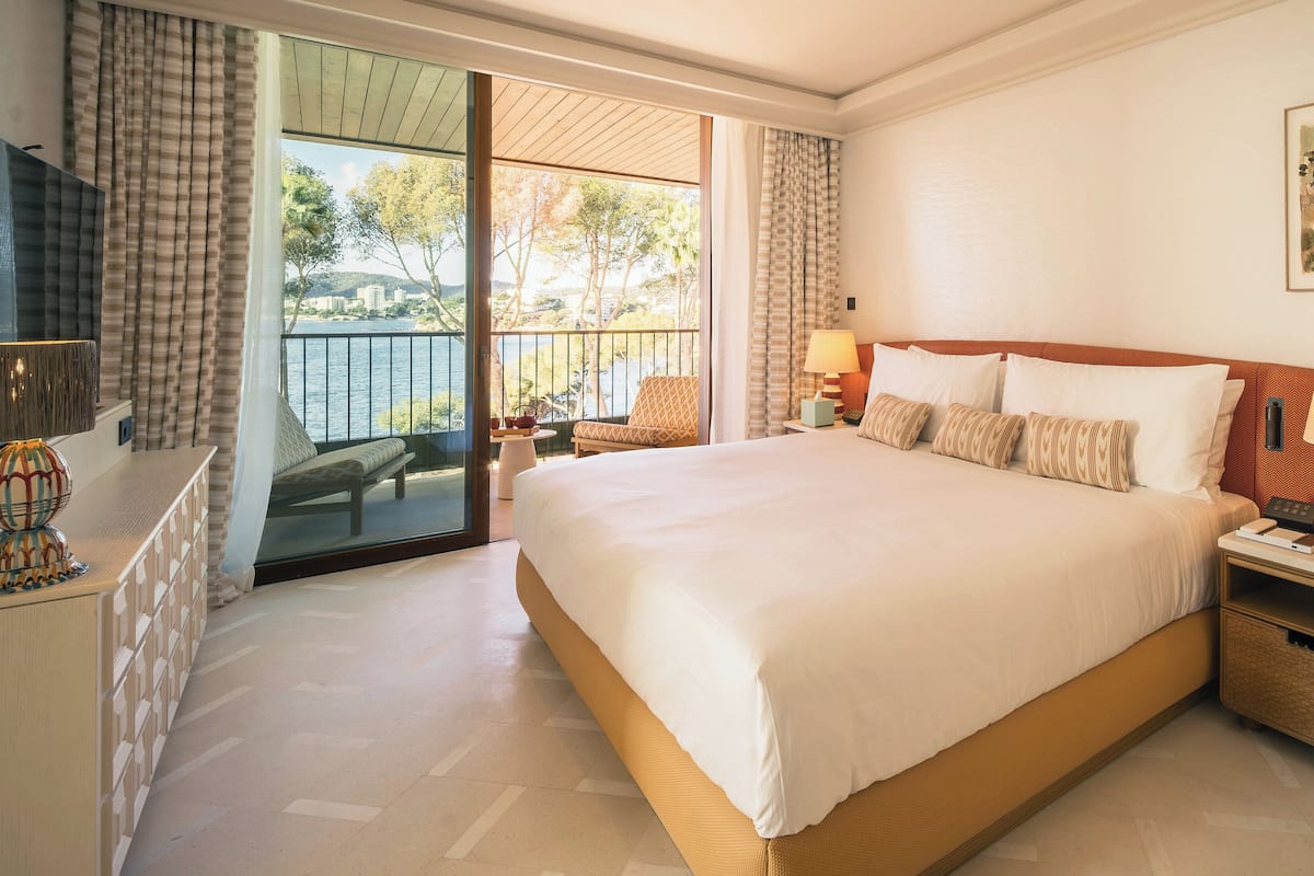 Suite, Meerblick | Minibar, Zimmersafe, individuell dekoriert, individuell eingerichtet