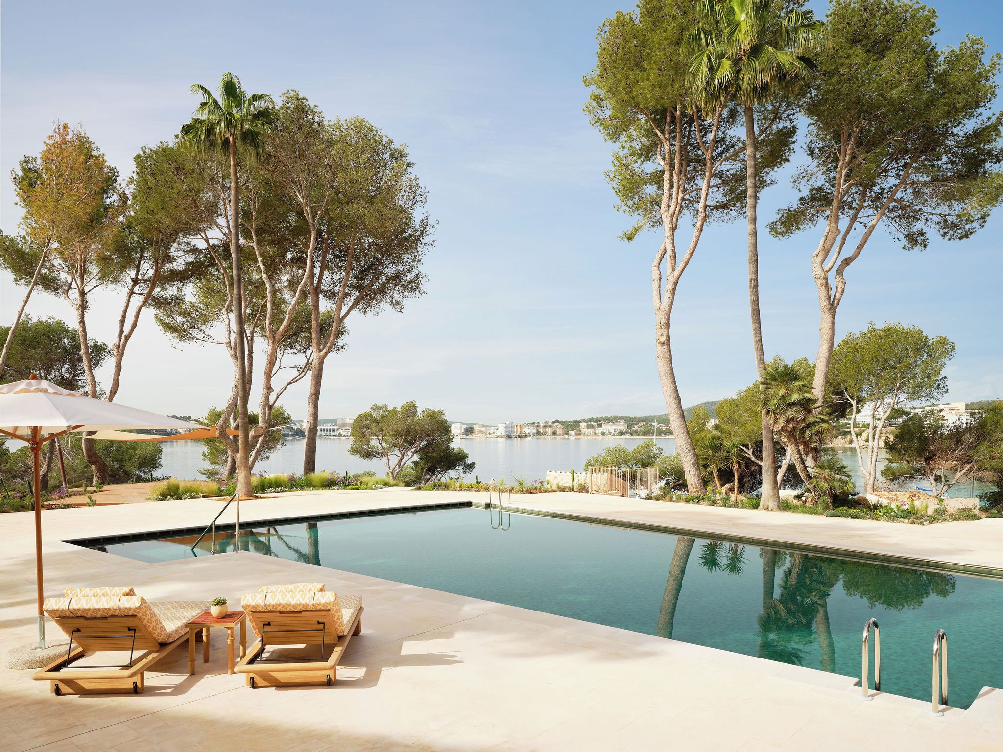 Indoor pool, 2 outdoor pools, pool umbrellas, pool loungers