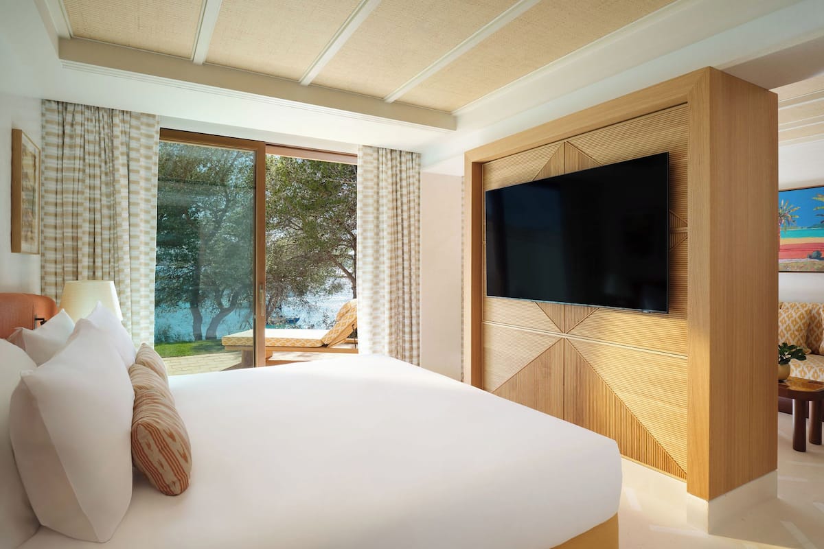 Room (Casita Lima) | Minibar, in-room safe, individually decorated, individually furnished