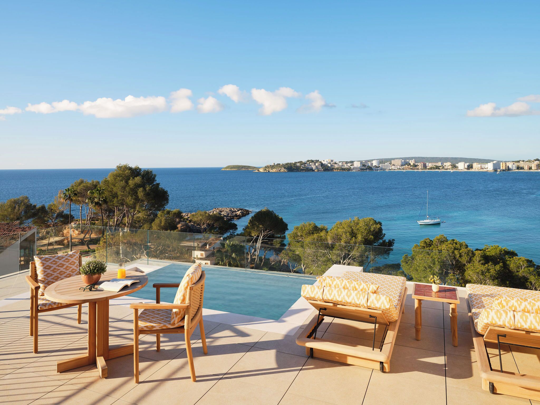 Suite Junior, vue mer (with Roof Top Pool) | Minibar, coffres-forts dans les chambres, décoration personnalisée