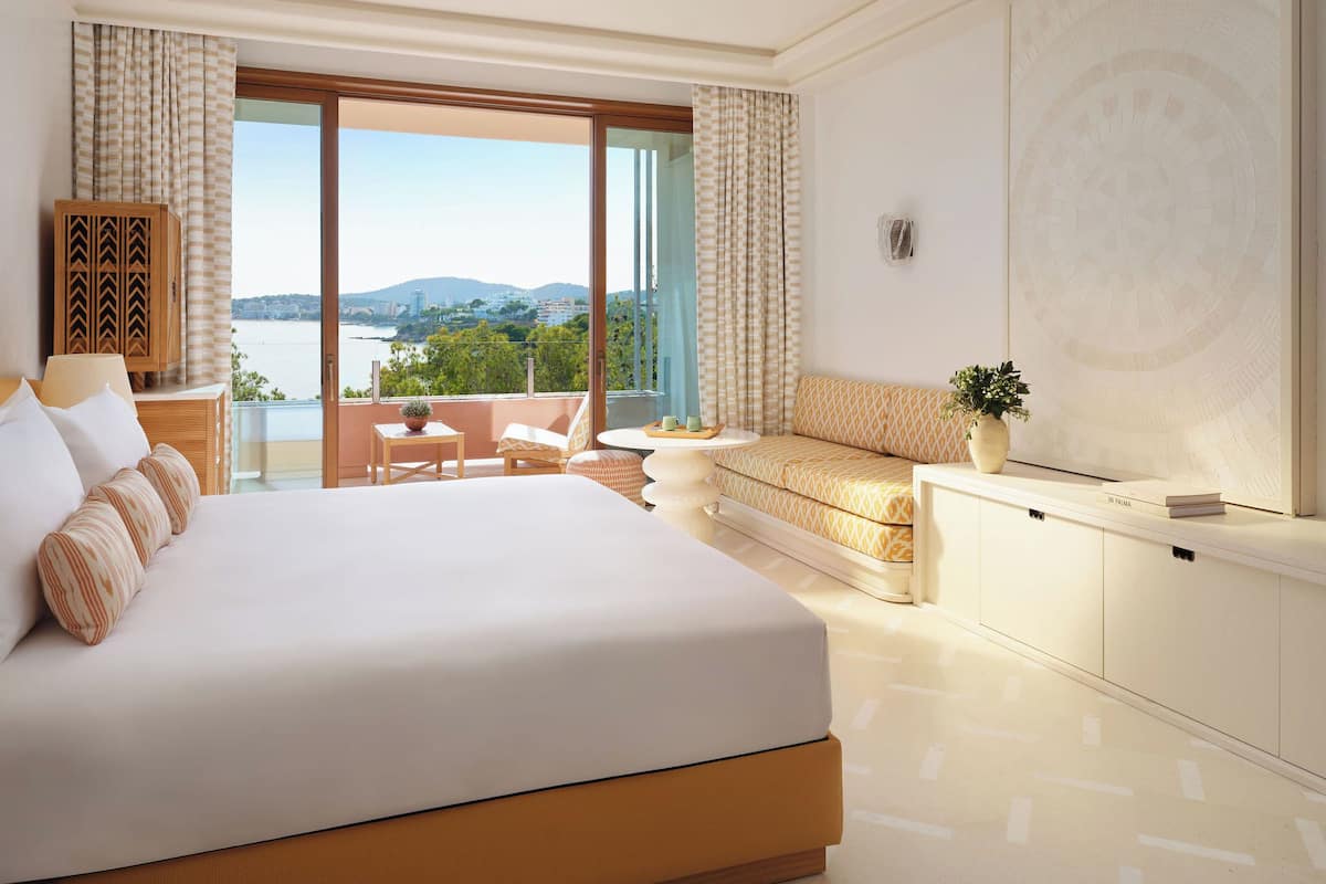Deluxe Room, Sea View | Minibar, in-room safe, individually decorated, individually furnished