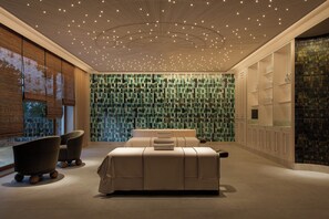 Couples treatment rooms, sauna, steam room, massages