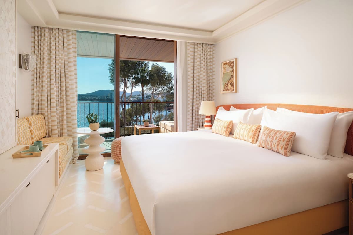 Room, Sea View | Minibar, in-room safe, individually decorated, individually furnished