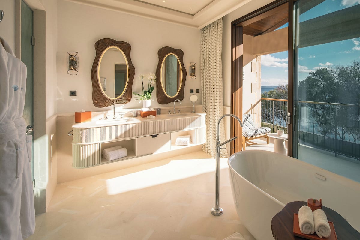 Premier-Suite, Meerblick | Minibar, Zimmersafe, individuell dekoriert, individuell eingerichtet