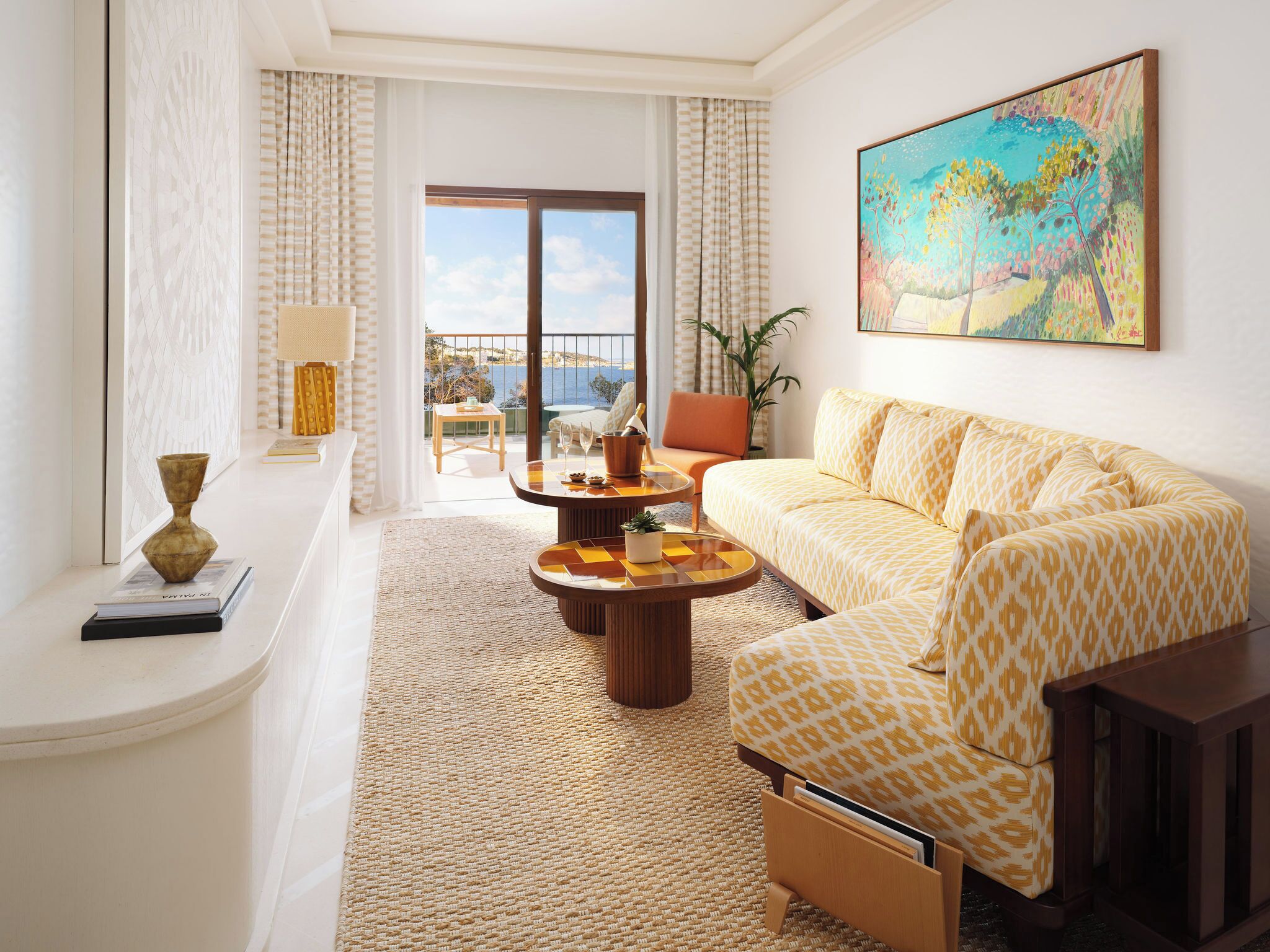 Suite Deluxe, vue mer | Coin séjour | Télévision LED de 50 pouces avec chaînes par câble