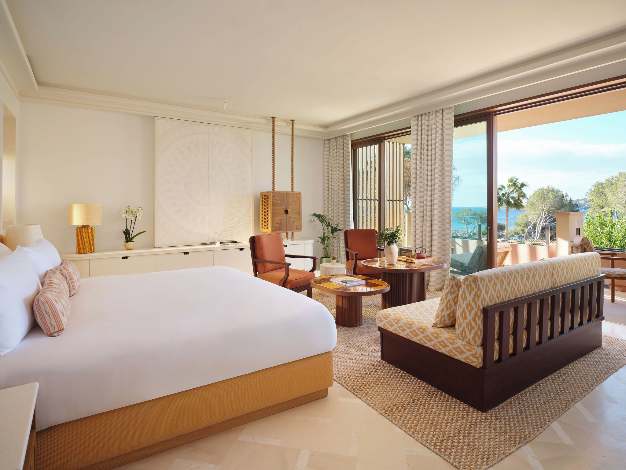 Suite Junior, vue mer | Minibar, coffres-forts dans les chambres, décoration personnalisée