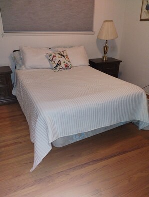 4 habitaciones, tabla de planchar con plancha, wifi y ropa de cama 