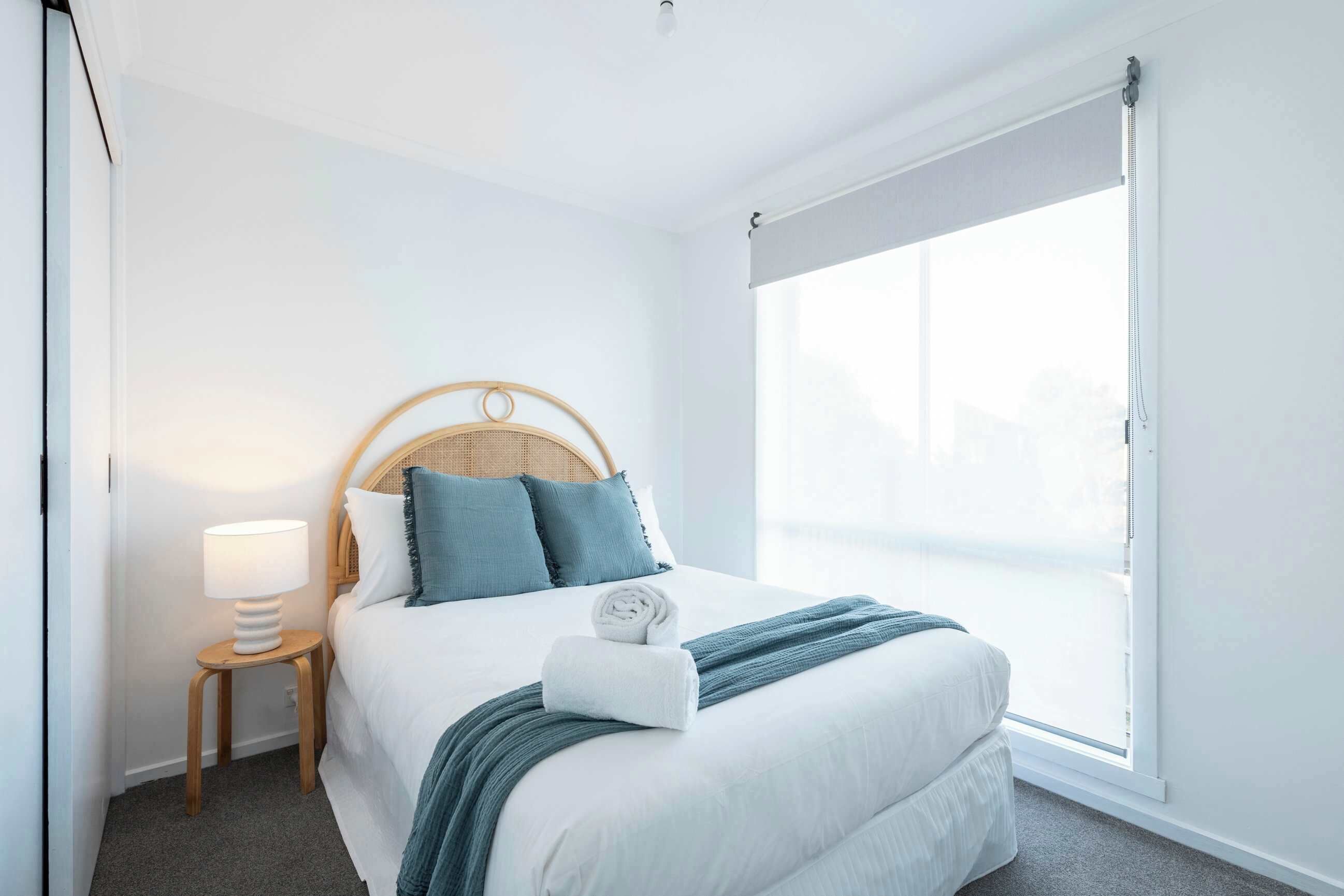 3 bedrooms, desk, WiFi, bed sheets