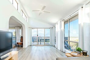 TV, offices - Sunrise Over the Dunes Ocean Grove (Ocean Grove)