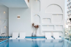 Outdoor pool - Iconique Hotel Nha Trang (Nha Trang)