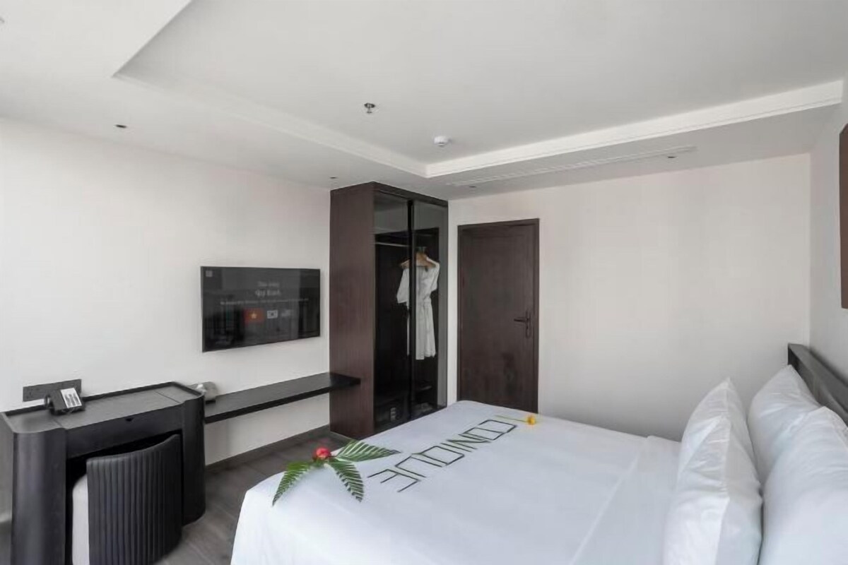In-room safe, desk, laptop workspace, soundproofing