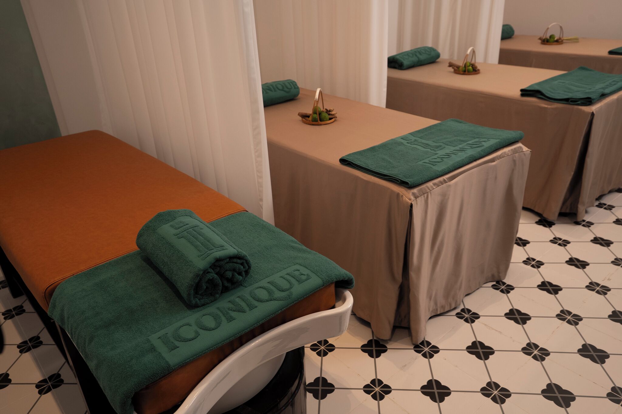 Hot stone massages, Thai massages