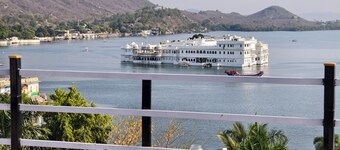 Hotel Lake Star Bistro