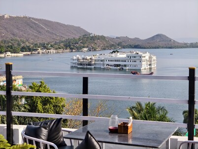 Hotel Lake Star Bistro