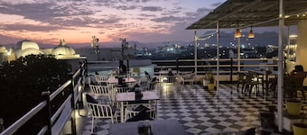 Hotel Lake Star Bistro